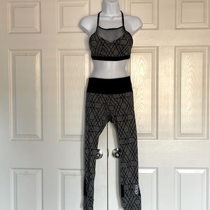 LORNA JANE Asymmetrical Full Length Legging & Bra  l Size: XS l Black/Dark Gray